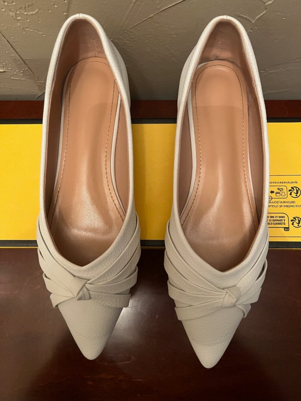 Women’s White Textured Pointed Toe Flats Knot Detail Ballet Style - Size 6.5